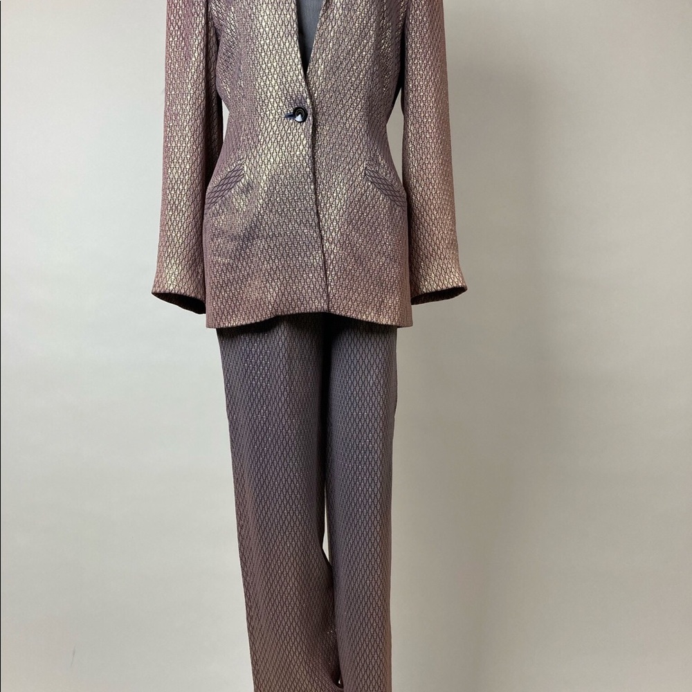 Rose gold suit! - Picture 6 of 8